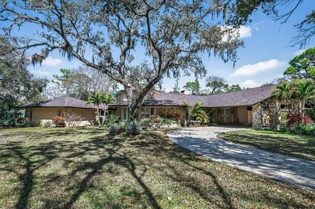 2390 Kent Place Clearwater FL 33764