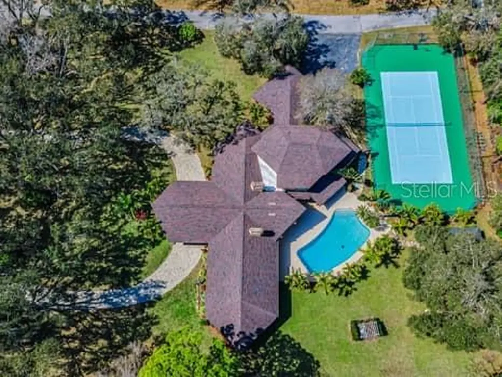 2390 Kent Place Clearwater FL 33764