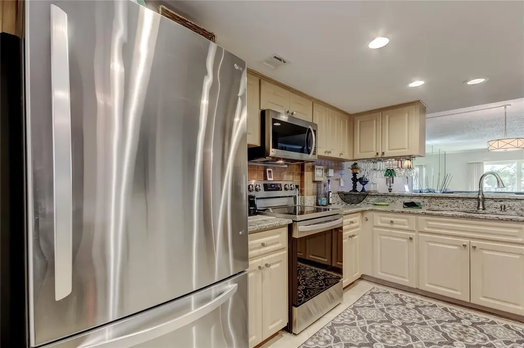 650 Island Way Clearwater Beach FL 33767