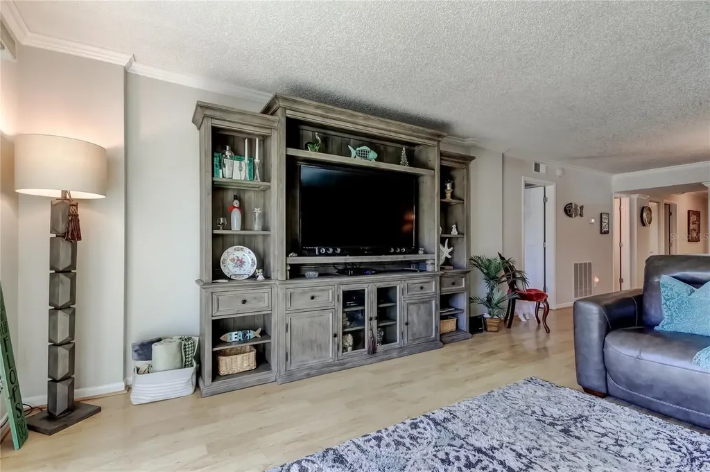 650 Island Way Clearwater Beach FL 33767