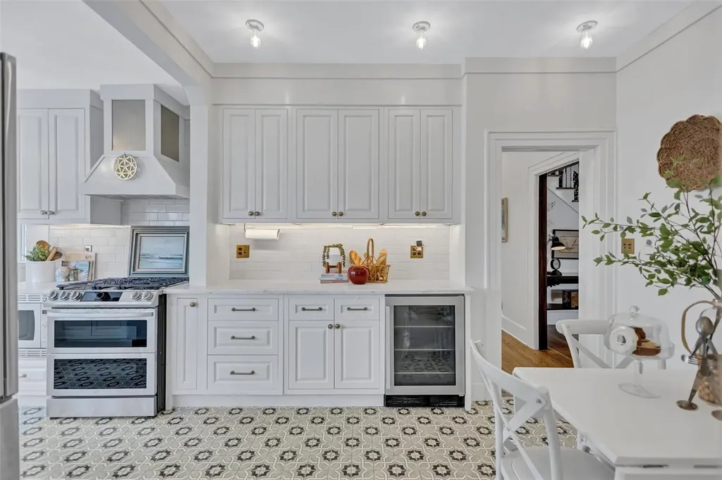 3925 Sunrise Drive S St Petersburg FL 33705