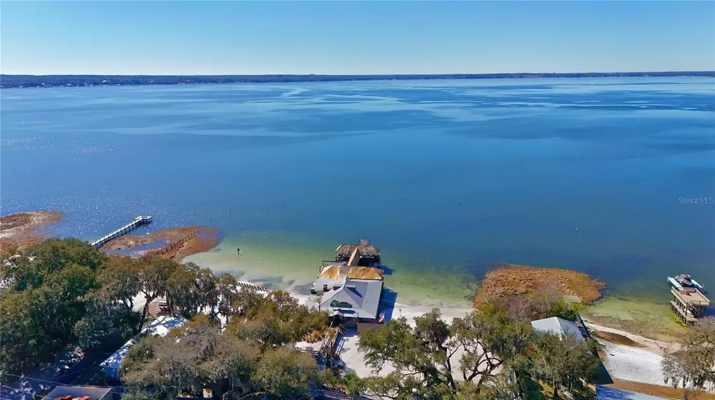 125 Fisher Way Ocklawaha FL 32179