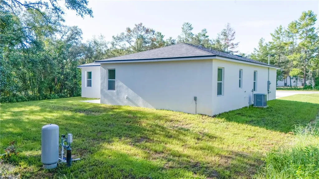 125 Fisher Way Ocklawaha FL 32179