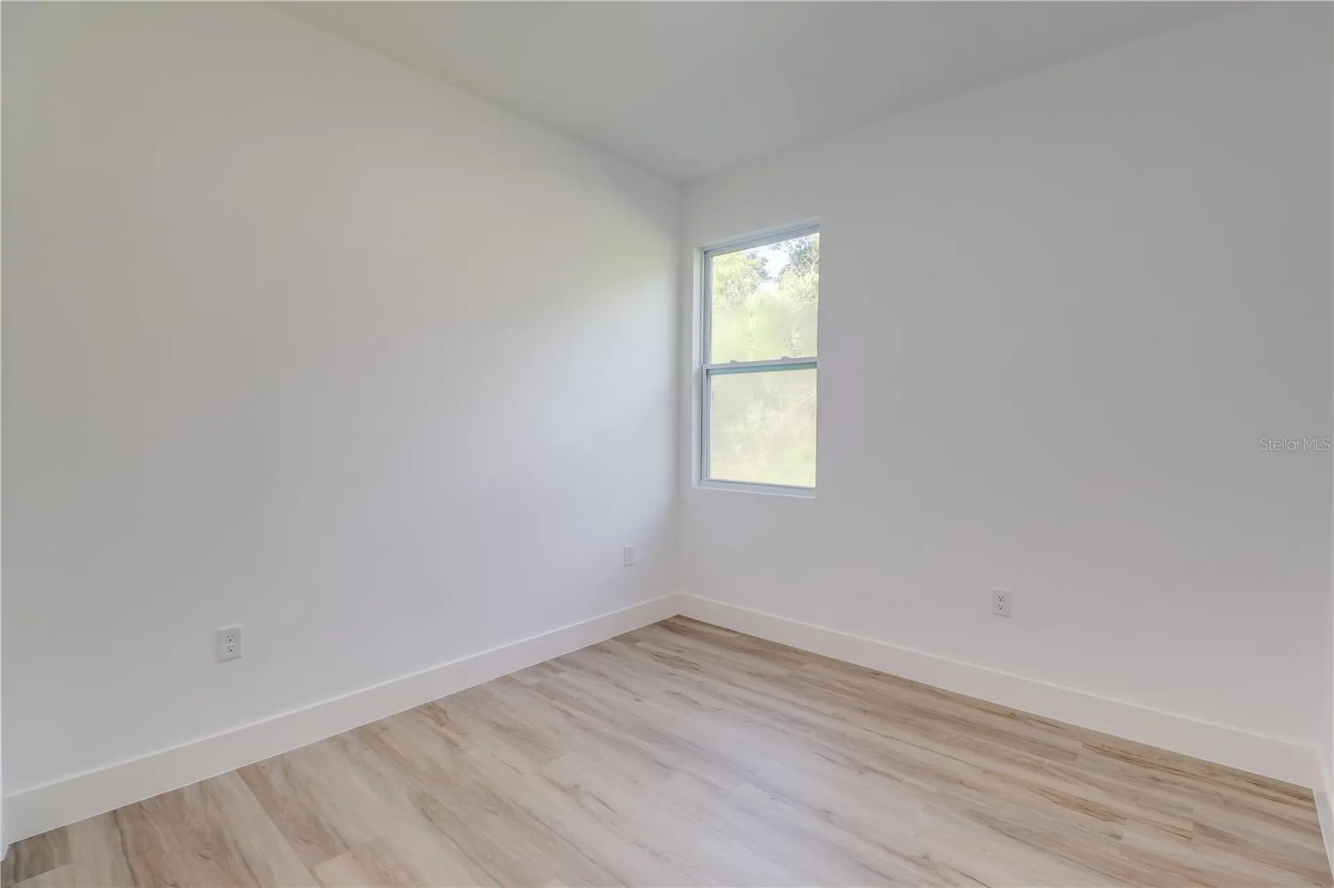125 Fisher Way Ocklawaha FL 32179