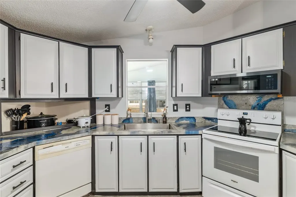 6832 NE 3rd Place Ocala FL 34470