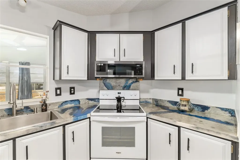 6832 NE 3rd Place Ocala FL 34470