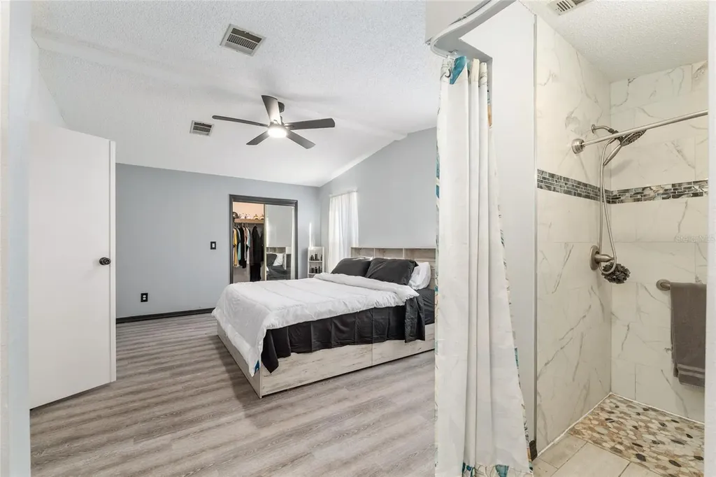 6832 NE 3rd Place Ocala FL 34470