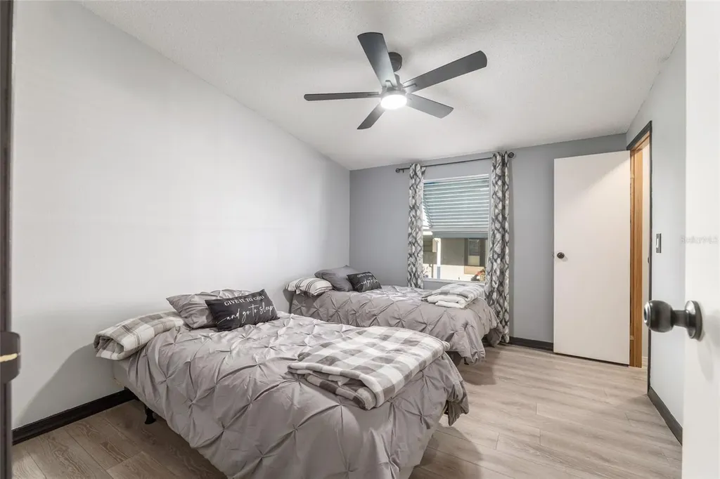 6832 NE 3rd Place Ocala FL 34470