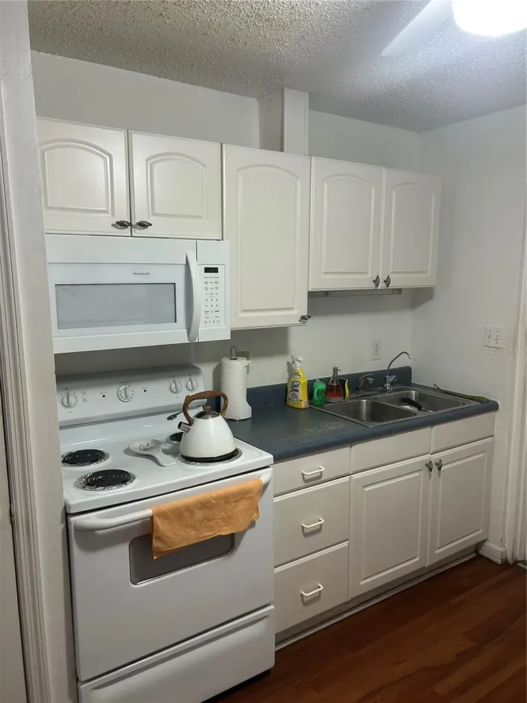3025 Brookview Avenue Largo FL 33771