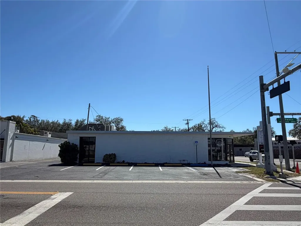 3418 W Swann Avenue Tampa FL 33609