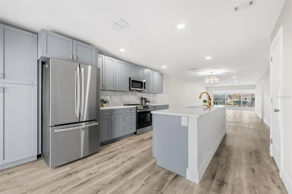 651 Boca Ciega Point Boulevard S St Petersburg FL 33708