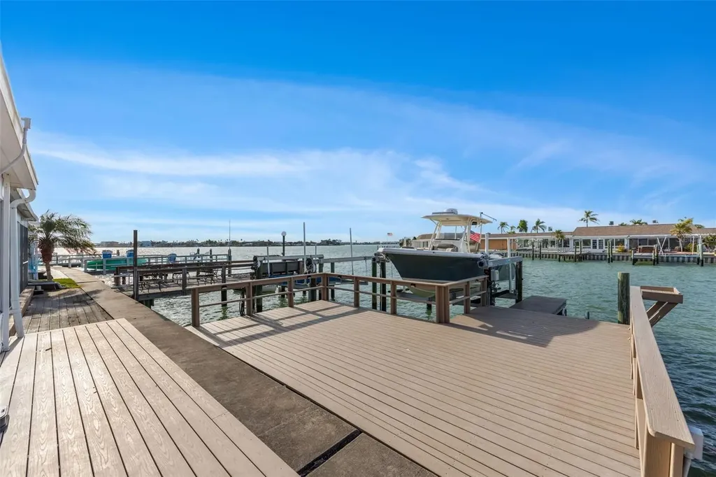 651 Boca Ciega Point Boulevard S St Petersburg FL 33708