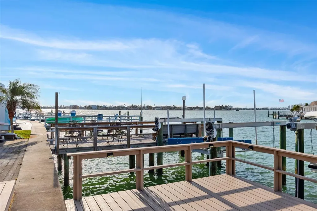 651 Boca Ciega Point Boulevard S St Petersburg FL 33708