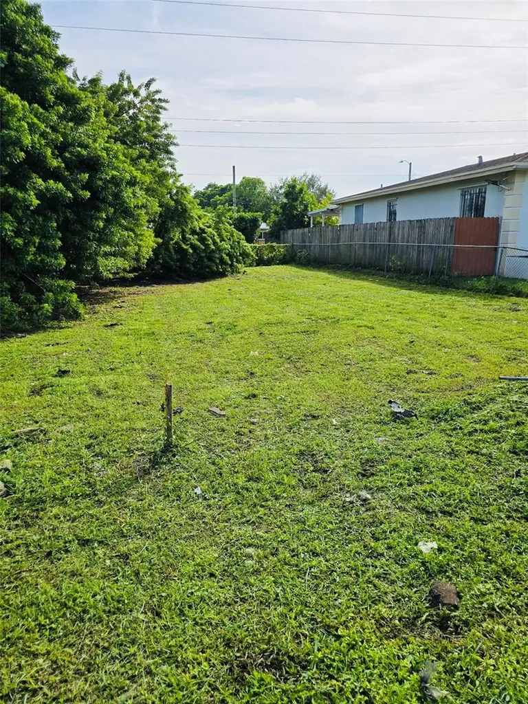 6033 NW 23rd Court Miami FL 33142