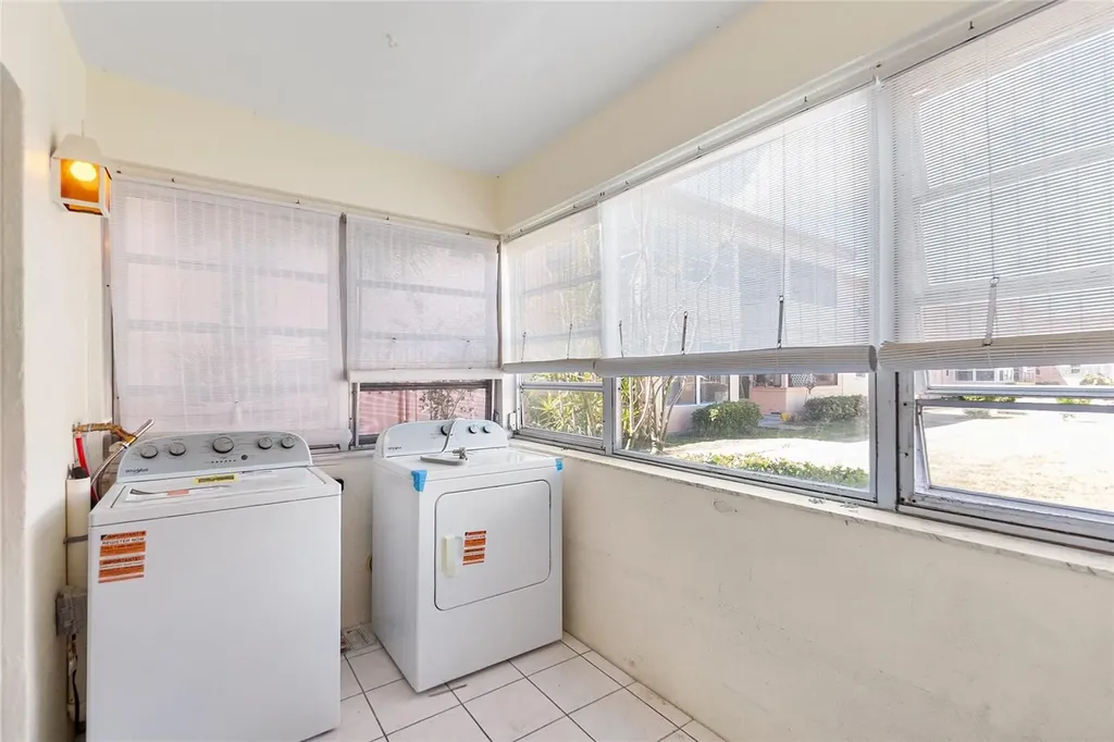 1153 Rue Des Rois South Pasadena FL 33707