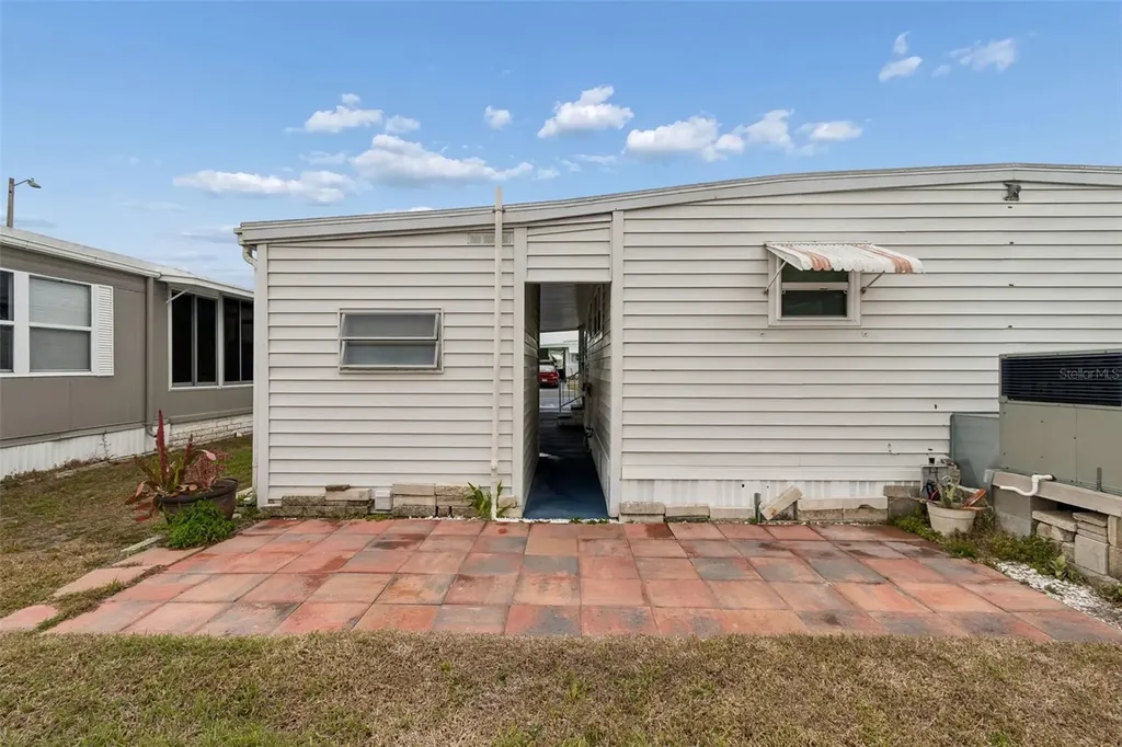 678 Mount Madison Avenue NE St Petersburg FL 33702