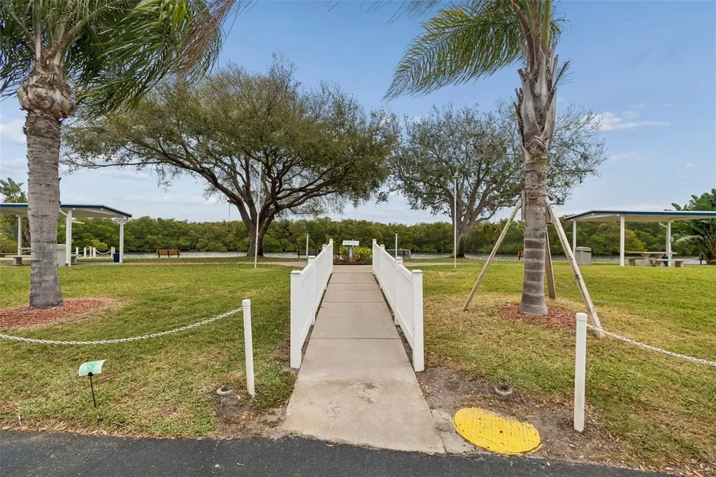 678 Mount Madison Avenue NE St Petersburg FL 33702