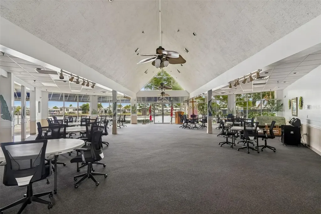 678 Mount Madison Avenue NE St Petersburg FL 33702