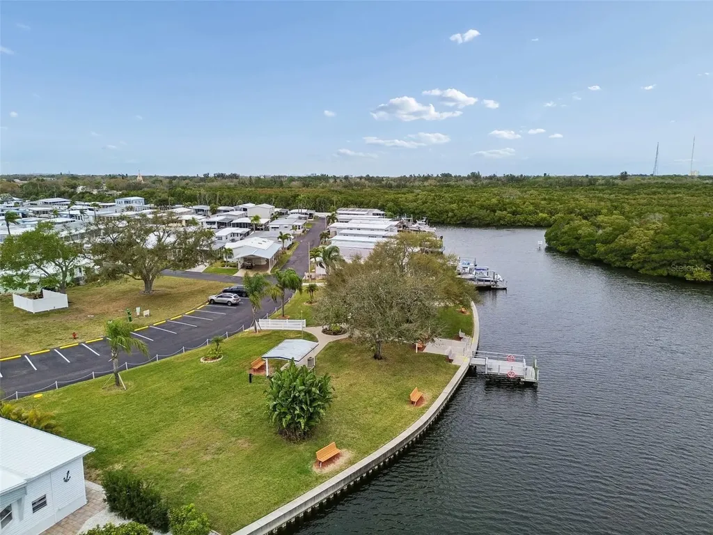 678 Mount Madison Avenue NE St Petersburg FL 33702