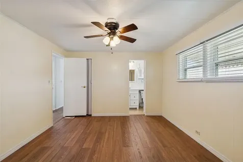 678 Mount Madison Avenue NE St Petersburg FL 33702