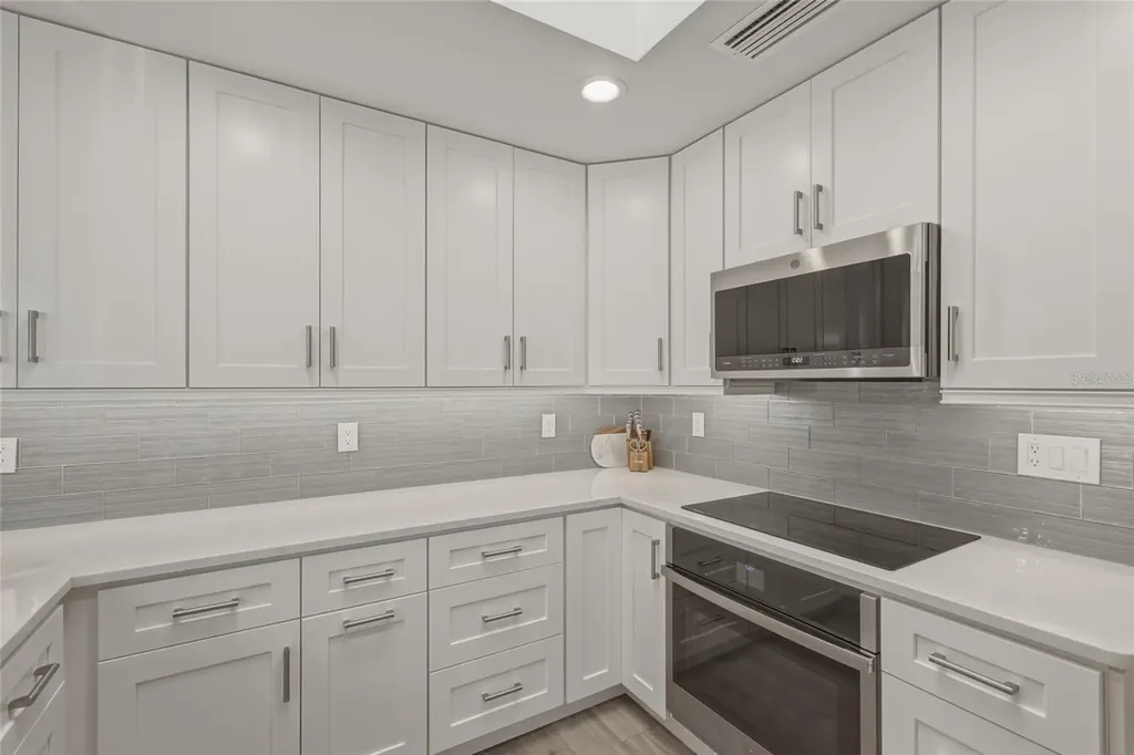 1912 Harbourside Drive Longboat Key FL 34228