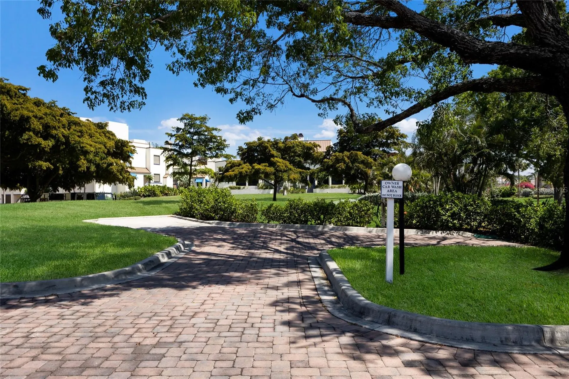 1912 Harbourside Drive Longboat Key FL 34228