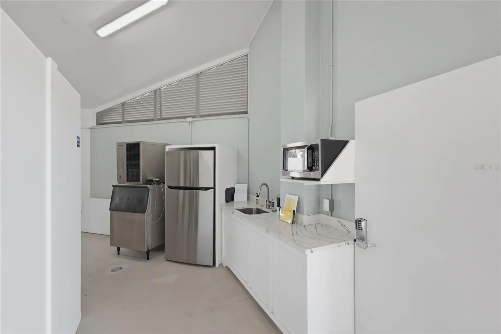 1912 Harbourside Drive Longboat Key FL 34228