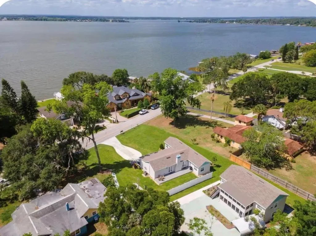 1355 Lakeshore Drive Mount Dora FL 32757
