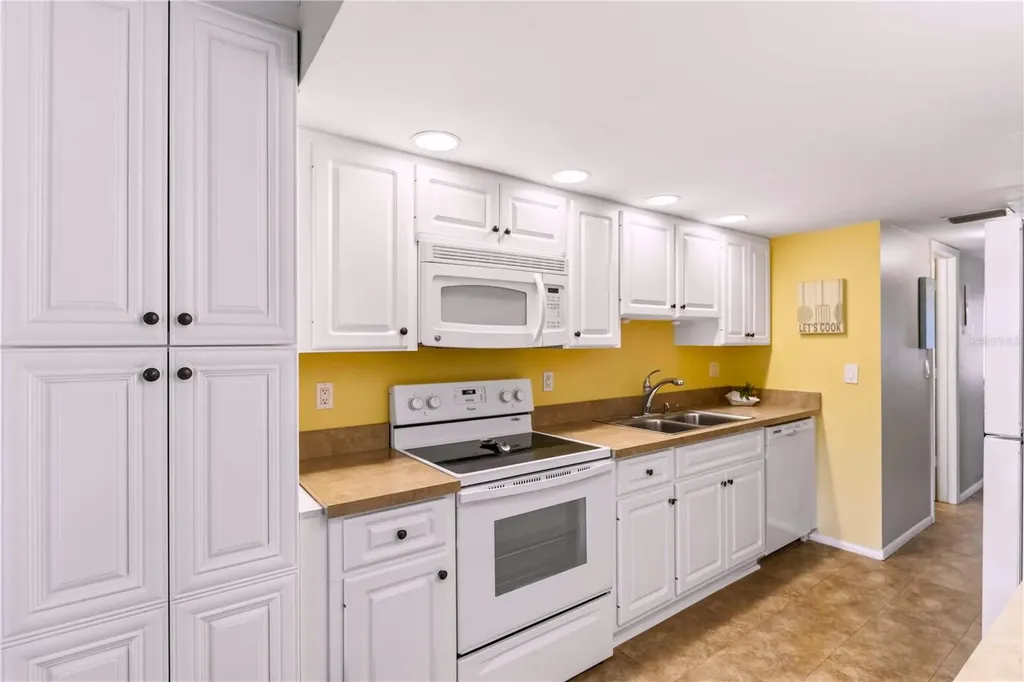 635 30th Avenue W Bradenton FL 34205