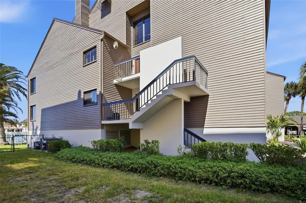 534 Pinellas Bayway S St Petersburg FL 33715