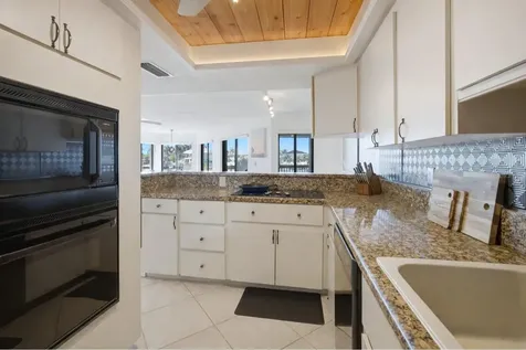 534 Pinellas Bayway S St Petersburg FL 33715