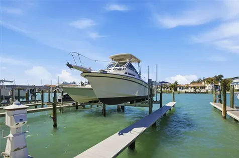 534 Pinellas Bayway S St Petersburg FL 33715