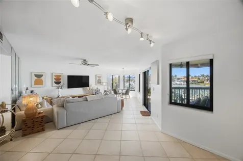 534 Pinellas Bayway S St Petersburg FL 33715