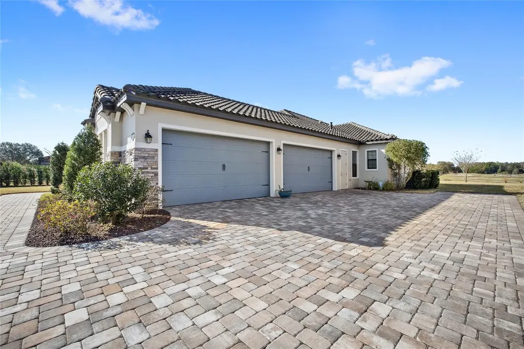 25620 Grandview Pointe Sorrento FL 32776