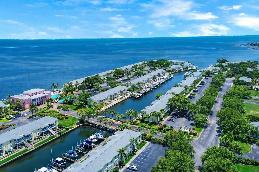5048 Beach Drive SE St Petersburg FL 33705