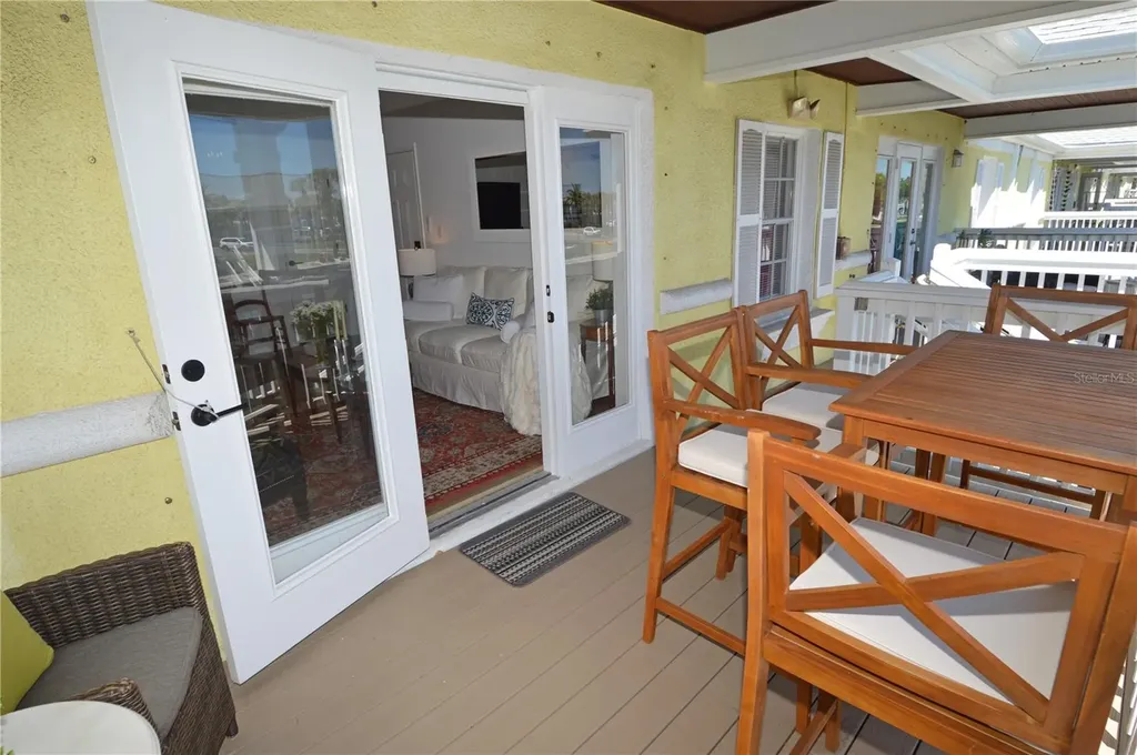 5048 Beach Drive SE St Petersburg FL 33705