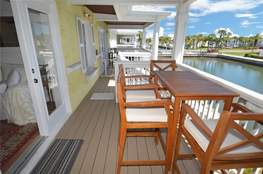 5048 Beach Drive SE St Petersburg FL 33705