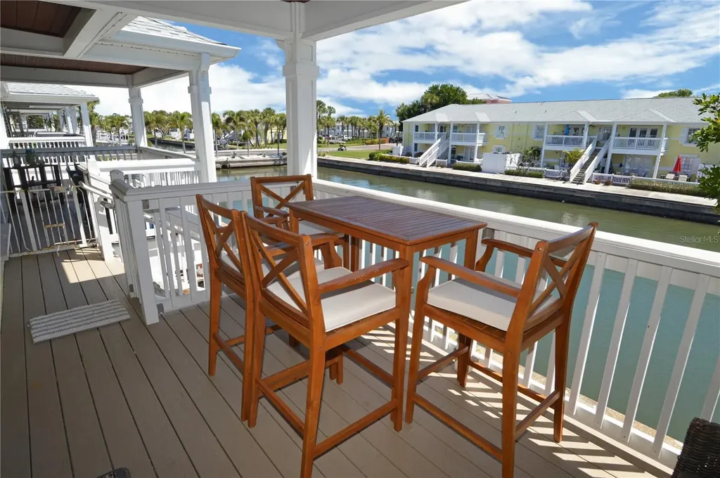 5048 Beach Drive SE St Petersburg FL 33705