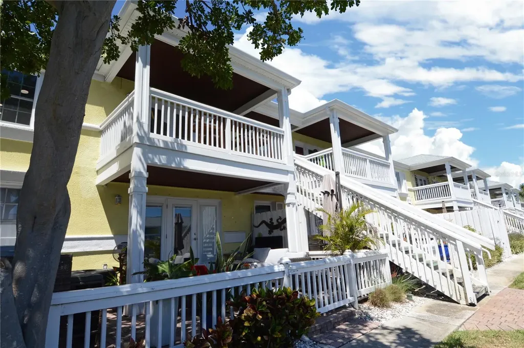 5048 Beach Drive SE St Petersburg FL 33705