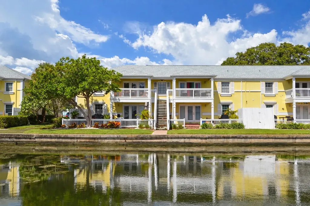 5048 Beach Drive SE St Petersburg FL 33705