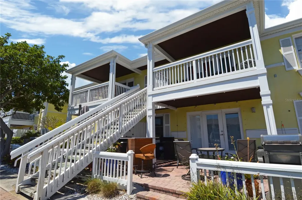 5048 Beach Drive SE St Petersburg FL 33705