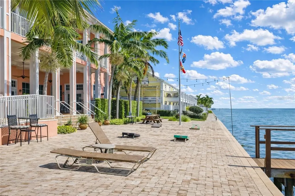 5048 Beach Drive SE St Petersburg FL 33705