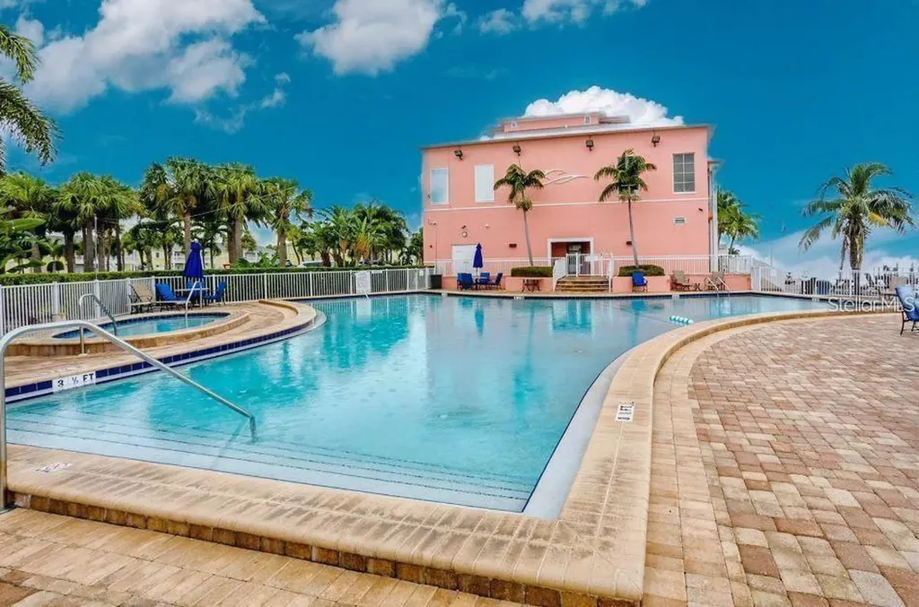 5048 Beach Drive SE St Petersburg FL 33705