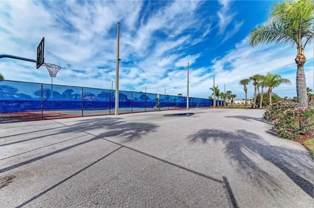 5048 Beach Drive SE St Petersburg FL 33705
