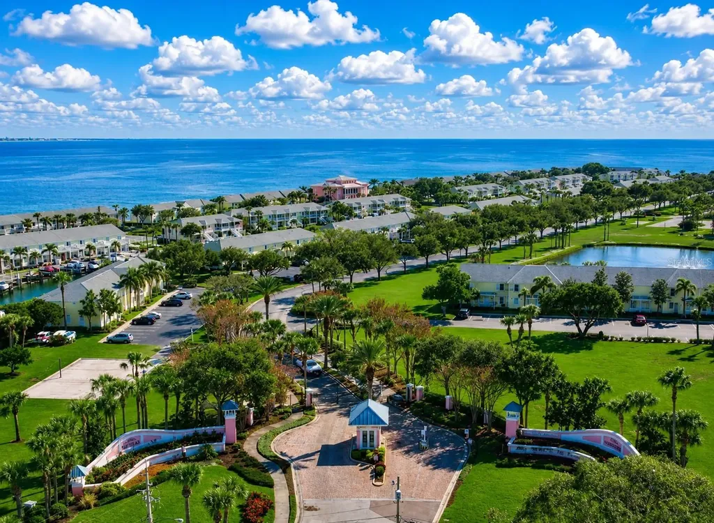 5048 Beach Drive SE St Petersburg FL 33705