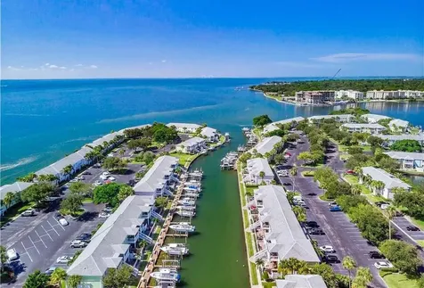 5048 Beach Drive SE St Petersburg FL 33705