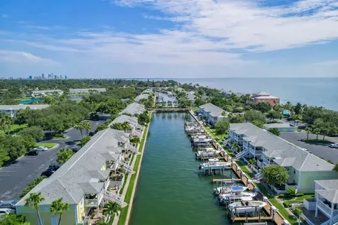 5048 Beach Drive SE St Petersburg FL 33705