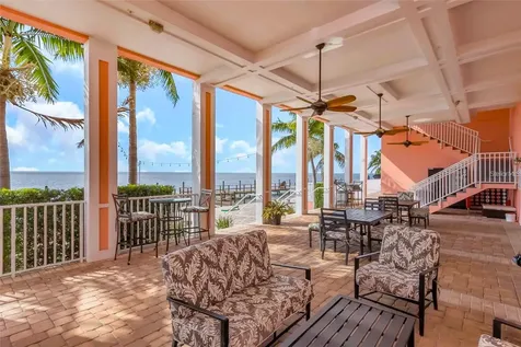 5048 Beach Drive SE St Petersburg FL 33705