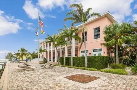 5048 Beach Drive SE St Petersburg FL 33705