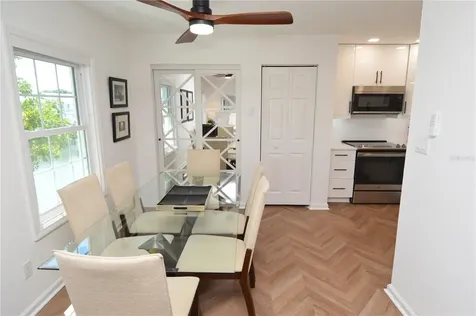 5048 Beach Drive SE St Petersburg FL 33705